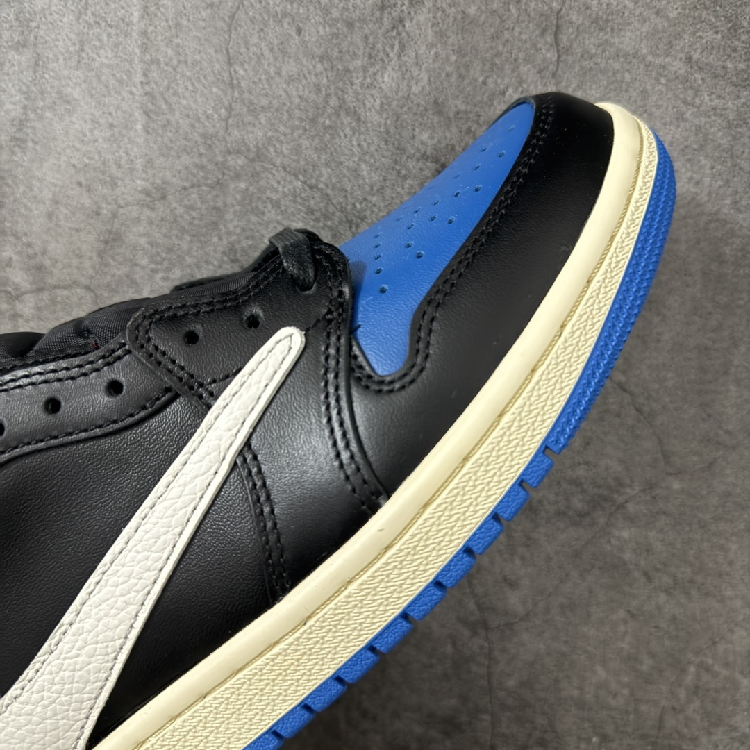 图片[6]-【纯原KZ版】Travis Scott x Air Jordan AJ1 Low OG SP TS联名倒钩低帮 黑蓝倒钩定制款 DM7866-118 知名大厂出品 纯原高版本 产品品控稳定性领先行业 各方面均可对飙市面通货版 SZ原厂全套原楦原纸板冲刀磨具开发 原厂皮料加持 原厂港宝加持定型后跟R度完美 同源原厂电绣 鬼脸飞翼针数密度立体效果一致 百分百一致原鞋 原厂拉帮工艺 针距密度一致 后跟弧度收口自然不对折 极致一眼正品既视感 进口玻璃冲刀皮料裁剪零毛边 全鞋电脑针车工艺 品控清洁度最高QC检验标准 免检产品 原厂订购鞋盒、鞋标、防尘纸、鞋撑、鞋带 追求极致的原厂味道！ 尺码：36-47.5-选品中心