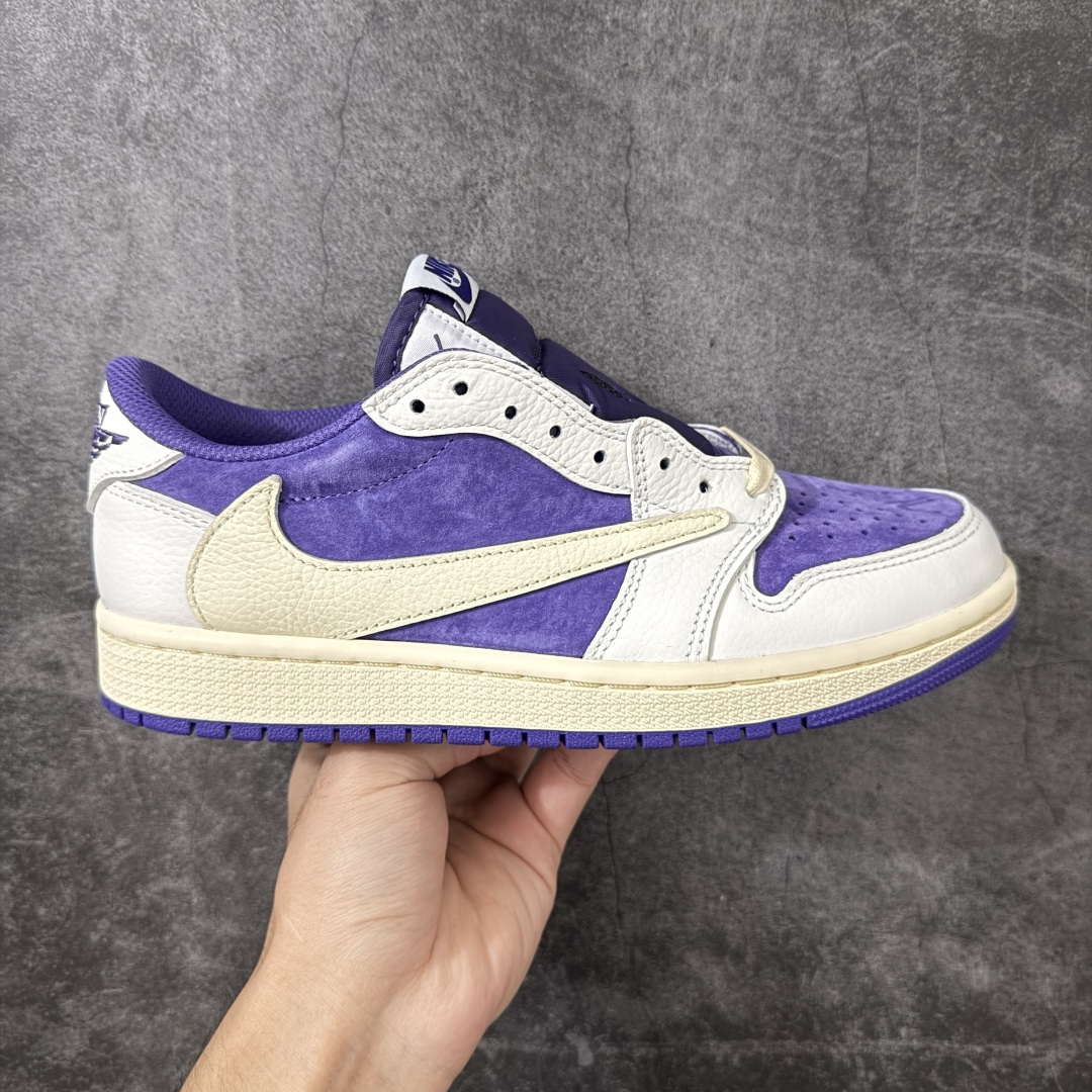 【纯原KZ版】Travis Scott x Air Jordan AJ1 Low OG SP TS联名倒钩低帮 白紫倒钩定制款 DM7866-117 知名大厂出品 纯原高版本 产品品控稳定性领先行业 各方面均可对飙市面通货版 SZ原厂全套原楦原纸板冲刀磨具开发 原厂皮料加持 原厂港宝加持定型后跟R度完美 同源原厂电绣 鬼脸飞翼针数密度立体效果一致 百分百一致原鞋 原厂拉帮工艺 针距密度一致 后跟弧度收口自然不对折 极致一眼正品既视感 进口玻璃冲刀皮料裁剪零毛边 全鞋电脑针车工艺 品控清洁度最高QC检验标准 免检产品 原厂订购鞋盒、鞋标、防尘纸、鞋撑、鞋带 追求极致的原厂味道！ 尺码：36-47.5-选品中心