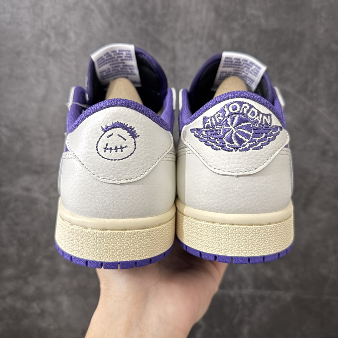 图片[4]-【纯原KZ版】Travis Scott x Air Jordan AJ1 Low OG SP TS联名倒钩低帮 白紫倒钩定制款 DM7866-117 知名大厂出品 纯原高版本 产品品控稳定性领先行业 各方面均可对飙市面通货版 SZ原厂全套原楦原纸板冲刀磨具开发 原厂皮料加持 原厂港宝加持定型后跟R度完美 同源原厂电绣 鬼脸飞翼针数密度立体效果一致 百分百一致原鞋 原厂拉帮工艺 针距密度一致 后跟弧度收口自然不对折 极致一眼正品既视感 进口玻璃冲刀皮料裁剪零毛边 全鞋电脑针车工艺 品控清洁度最高QC检验标准 免检产品 原厂订购鞋盒、鞋标、防尘纸、鞋撑、鞋带 追求极致的原厂味道！ 尺码：36-47.5-选品中心