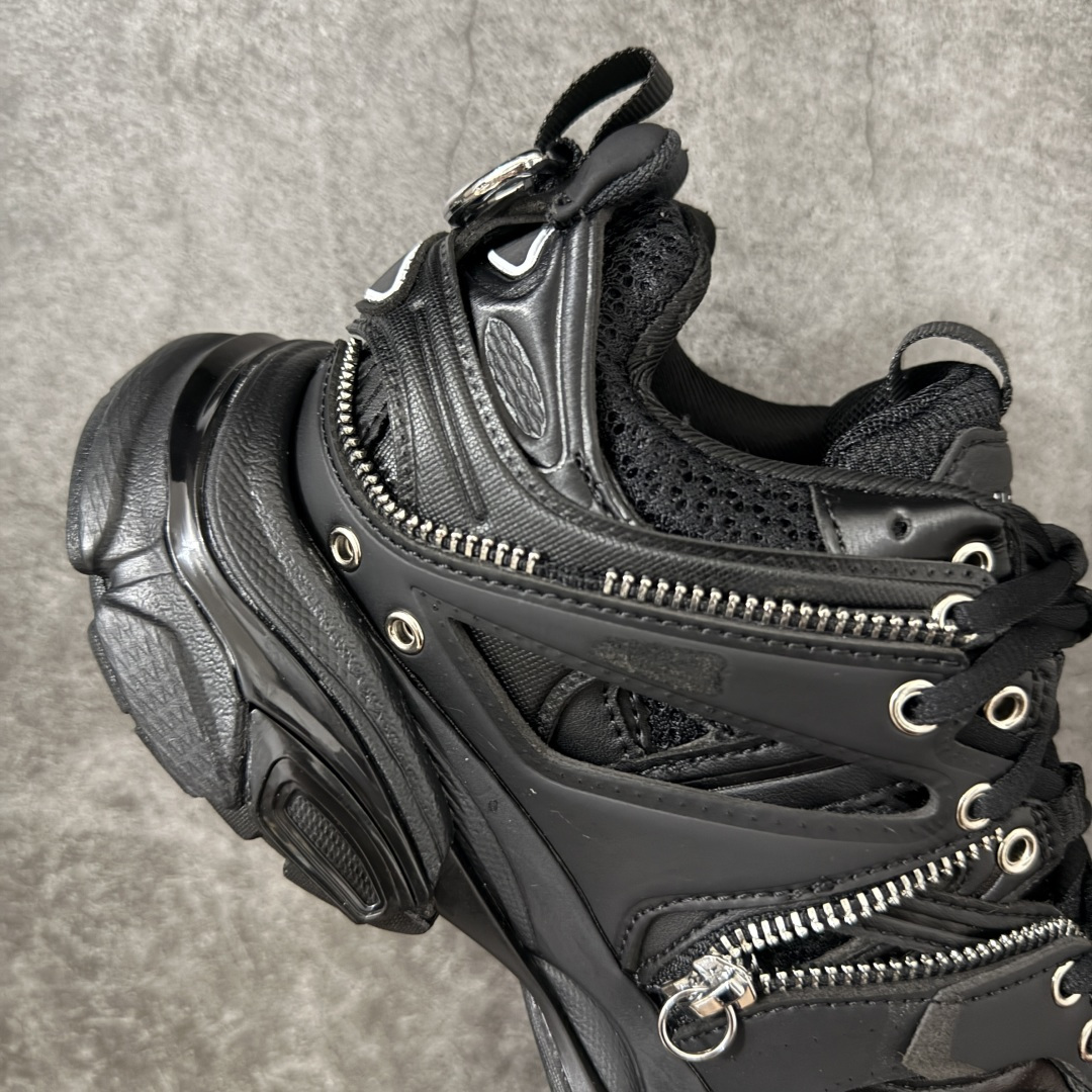 图片[7]-【OK纯原版】BALENCIAGA Track 巴黎世家三代复古老爹鞋 黑色拉链扣 暗黑机能风穿搭，全黑鞋身，鞋面装饰拉链和金属环扣，酷飒气场。 该款鞋采用网眼布和尼龙制成 不含皮革 在原有鞋面上增加了拉链和金属环和金属扣，鞋舌饰有Track.2橡胶品牌标识 外侧饰有橡胶品牌标识 泡沫后帮压印品牌标识 外底正面压印BB标识 由176块饰片拼接而成的铰接式鞋面 侧面配金属质感网眼布 内面配有额外金属光泽饰件 包含1副鞋带和1副备用鞋带 后帮配有拉环鞋提 动态鞋底设计 为双脚带来后续的助力 尺码：35 36 37 38 39 40 41 42 43 44 45 46-选品中心