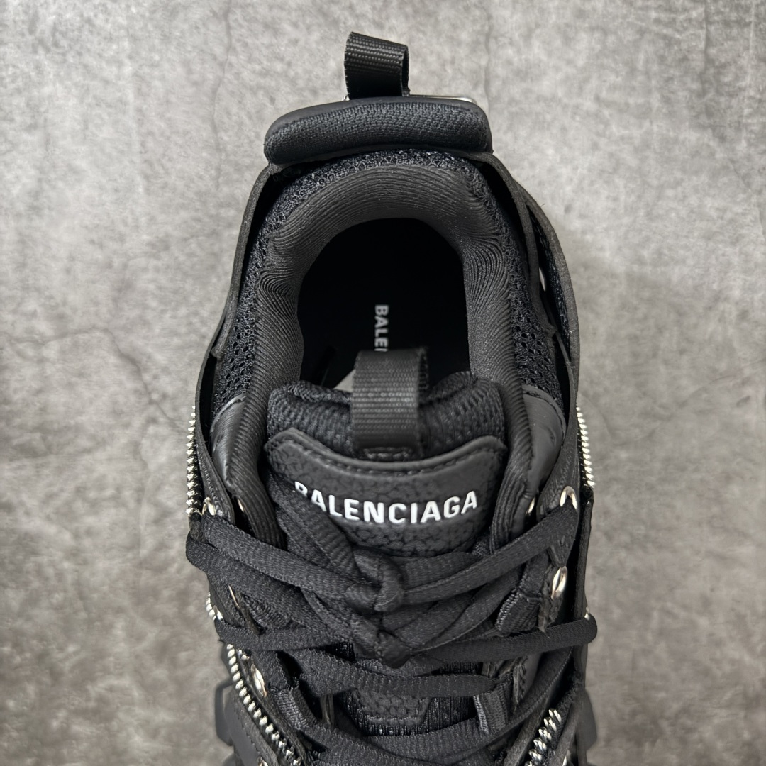 图片[8]-【OK纯原版】BALENCIAGA Track 巴黎世家三代复古老爹鞋 黑色拉链扣 暗黑机能风穿搭，全黑鞋身，鞋面装饰拉链和金属环扣，酷飒气场。 该款鞋采用网眼布和尼龙制成 不含皮革 在原有鞋面上增加了拉链和金属环和金属扣，鞋舌饰有Track.2橡胶品牌标识 外侧饰有橡胶品牌标识 泡沫后帮压印品牌标识 外底正面压印BB标识 由176块饰片拼接而成的铰接式鞋面 侧面配金属质感网眼布 内面配有额外金属光泽饰件 包含1副鞋带和1副备用鞋带 后帮配有拉环鞋提 动态鞋底设计 为双脚带来后续的助力 尺码：35 36 37 38 39 40 41 42 43 44 45 46-选品中心
