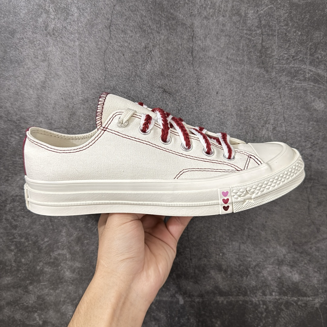 CHUCK 70 X 1970s 舒适运动 高帮 帆布鞋 男女同款 白色 A24222C 全新开发 不仅仅为小鞋头 细节 材料 做工 全方位升级 经典永不过时 十年老厂出品 平台正品订单 超稳定的品控清洁度 全套原厂材料配置 原厂硫化工艺 油性扁平尖头 原厂楦头纸板数据 一体化超软蓝底加持 超软EVA鞋垫 后掌灰色缓震胶 脚感一比一还原 耐磨橡胶大底 越南产内外标 原盒黑色吊牌 超高清洁度 随意冲正 如有更好白送 尺码：35 36 36.5 37 37.5 38 39 39.5 40 41 41.5 42 42.5 43 44-选品中心