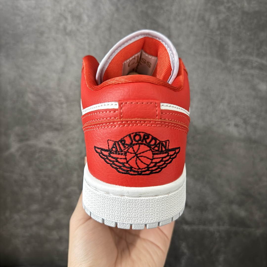 图片[4]-【DT纯原】Air Jordan Low AJ1 乔1红白色 低帮文化休闲运动板鞋 II9813-600  市面中低帮最具代表性版本没有之一 口碑大厂出品 品控大底版型不断改良更新 全套原纸板楦头开发 确保原汁原味 完美呈现版型 完美零毛边处理 原厂内置全掌气垫 价格定位良心 平台专用代工流水线出品 一眼公司既视感 拿到手的一瞬间就与众不同 碾压市面所有版本 全部原鞋开发 每一个配色都会采购原鞋确认细节 打破市面看图做货无好货之说 尺码：35.5-46-选品中心