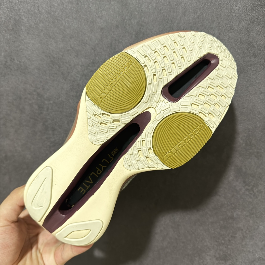 图片[9]-【公司级】Nk Zoom VaporFly Next% 2 \”Prototype\” 2024年全新超级马拉松跑鞋   #鞋款搭载两个Airzoom缓震配置，全掌型碳纤维板，缔造出色推进感；中底ZoomX 泡绵从后跟延伸至鞋头，超强回弹性 货号：HV4318-320  尺码：40-44带半码-选品中心