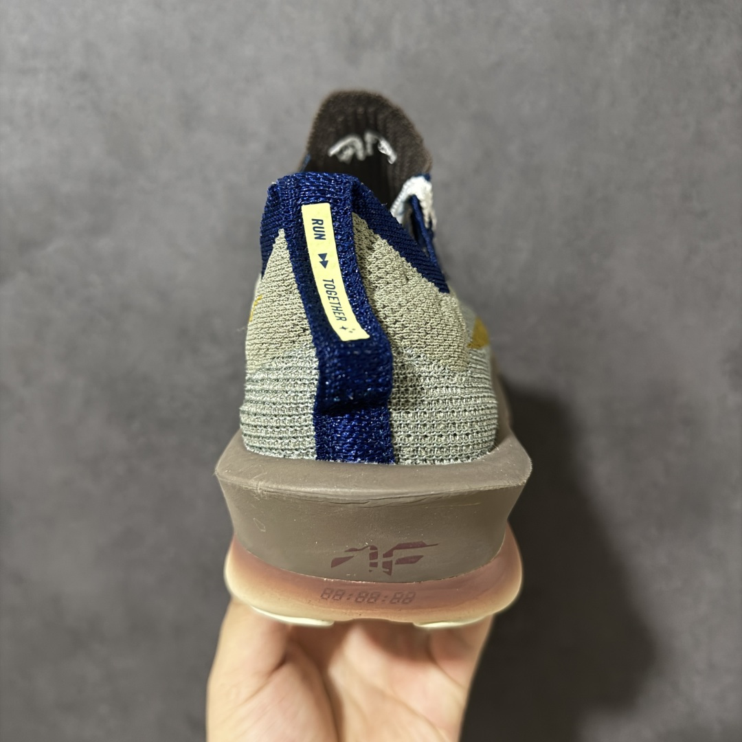 图片[4]-【公司级】Nk Zoom VaporFly Next% 2 \”Prototype\” 2024年全新超级马拉松跑鞋   #鞋款搭载两个Airzoom缓震配置，全掌型碳纤维板，缔造出色推进感；中底ZoomX 泡绵从后跟延伸至鞋头，超强回弹性 货号：HV4318-320  尺码：40-44带半码-选品中心