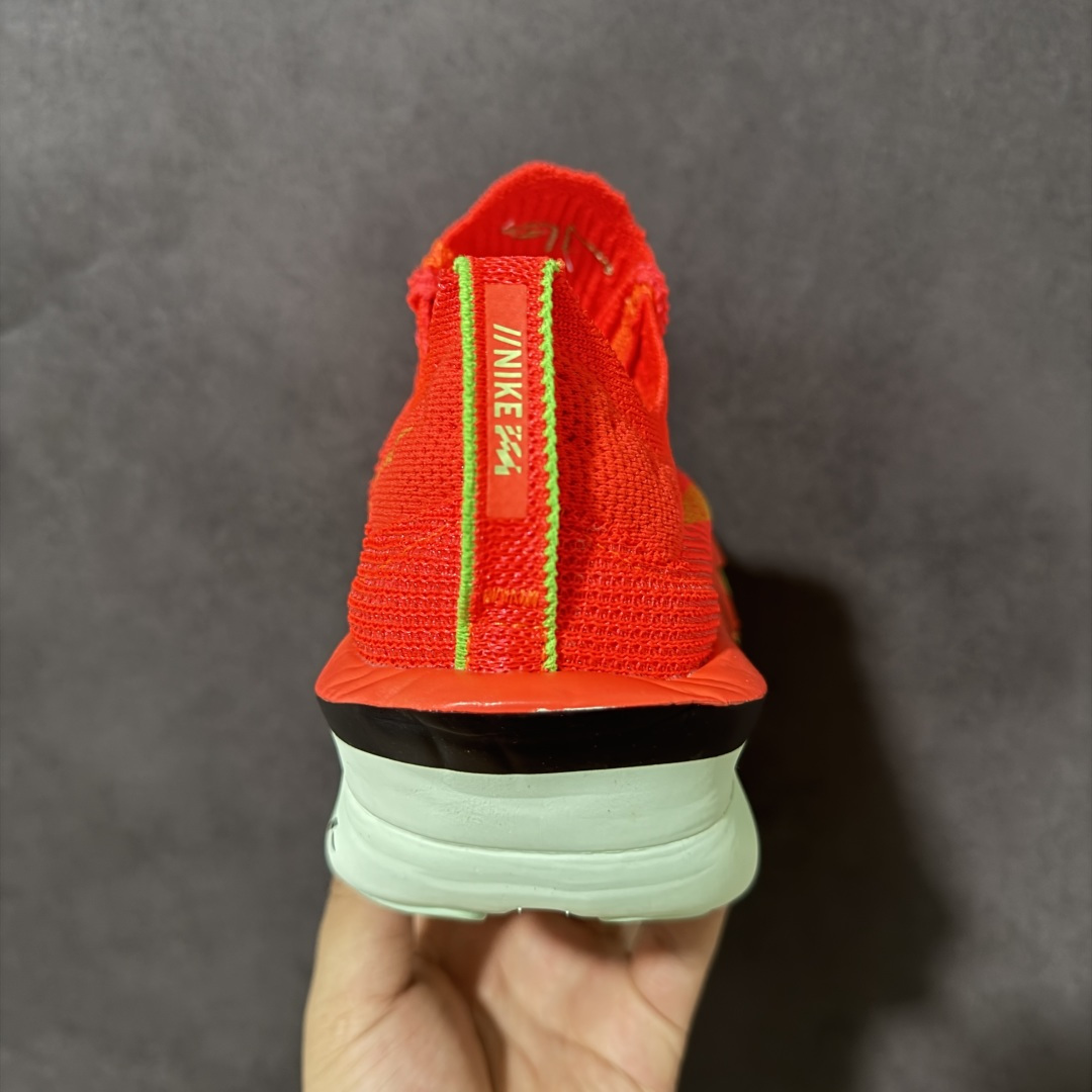 图片[4]-【公司级】Nk Zoom VaporFly Next% 2 \”Prototype\” 2024年全新超级马拉松跑鞋   #鞋款搭载两个Airzoom缓震配置，全掌型碳纤维板，缔造出色推进感；中底ZoomX 泡绵从后跟延伸至鞋头，超强回弹性 货号：FD8395-660  尺码：36-45带半码-选品中心