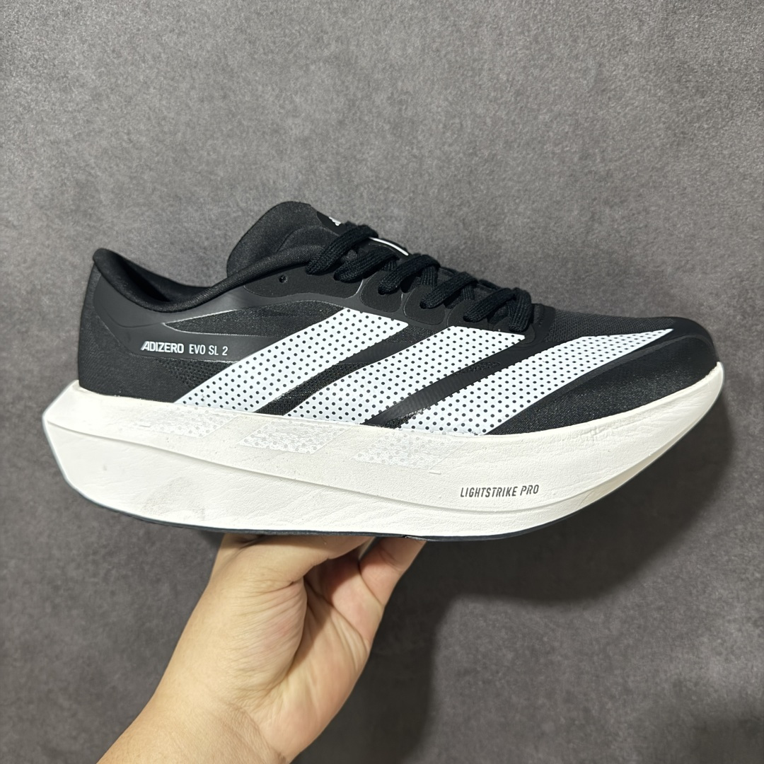 【公司级】AD ADIZERO EVO SL 2 阿迪超轻透气缓震跑鞋 以令人难以置信的138克重量，刷新了跑鞋轻量化的记录，阿迪在材料科学和工艺技术上的深厚积累。 全新鞋款采用Lightweight Upper材料，让穿着者几乎能够体验到一种\