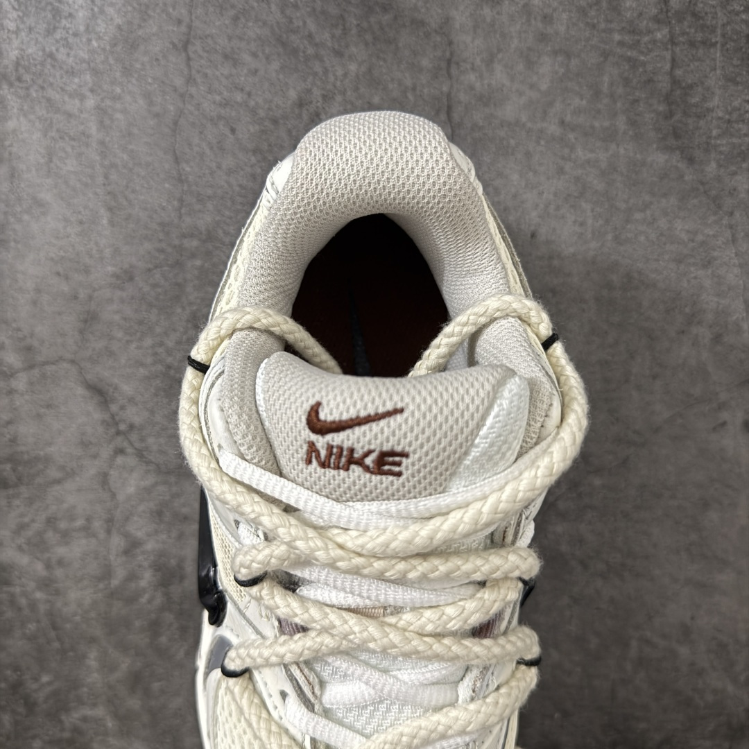 图片[8]-【手绘定制版】Nike V5 RNR 复古做旧 解构绑带 舒适百搭防滑耐磨 低帮跑步鞋 舒适有型适合日常穿着 该鞋款延续千禧年经典设计搭载泡绵中底厚实而轻盈 匠心细节巧搭立体耐克勾标志焕新演绎复古跑鞋 货号：HQ7901-102 尺码：36-45-选品中心