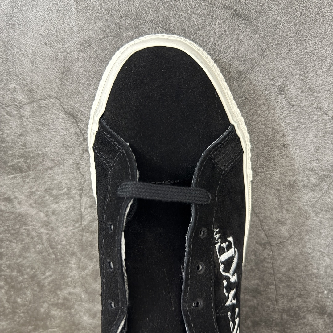 图片[5]-【公司级】Awake NY x Converse One Star Pro 匡威首度联手街头品牌 Awake NY，将纽约精神与朋克灵感融入到 One Star Pro中——这是近年来与纽约街头文化圈链接的经典之作。延续One Star坚持自我的精神，此次带来充满个性的三款不同配色的翻毛皮One Star Pro，搭配刺绣点缀的Awake NY标志性logo，加载经典One Star的设计细节与滑板鞋性能。 货号：A07143C 黑白 尺码：35 36 36.5 37 37.5 38 39 39.5 40 41 41.5 42 42.5 43 44-选品中心