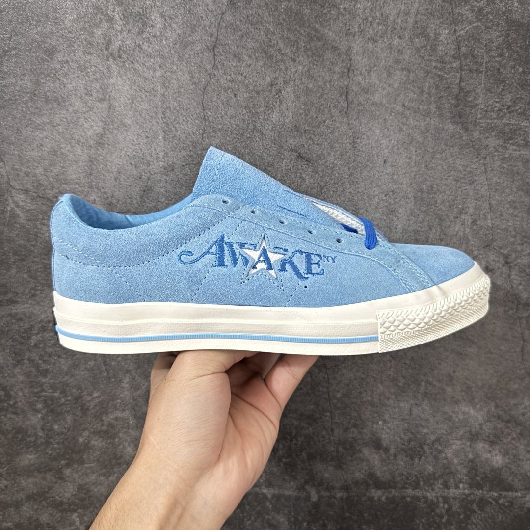 【公司级】Awake NY x Converse One Star Pro 匡威首度联手街头品牌 Awake NY，将纽约精神与朋克灵感融入到 One Star Pro中——这是近年来与纽约街头文化圈链接的经典之作。延续One Star坚持自我的精神，此次带来充满个性的三款不同配色的翻毛皮One Star Pro，搭配刺绣点缀的Awake NY标志性logo，加载经典One Star的设计细节与滑板鞋性能。 货号：A07642C 尺码：35 36 36.5 37 37.5 38 39 39.5 40 41 41.5 42 42.5 43 44-选品中心