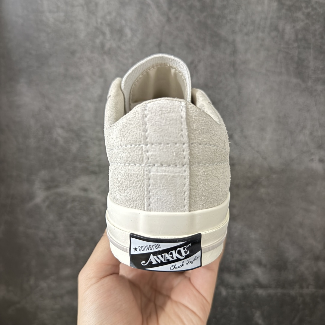 图片[4]-【公司级】Awake NY x Converse One Star Pro 匡威首度联手街头品牌 Awake NY，将纽约精神与朋克灵感融入到 One Star Pro中——这是近年来与纽约街头文化圈链接的经典之作。延续One Star坚持自我的精神，此次带来充满个性的三款不同配色的翻毛皮One Star Pro，搭配刺绣点缀的Awake NY标志性logo，加载经典One Star的设计细节与滑板鞋性能。 货号：A07144C 尺码：35 36 36.5 37 37.5 38 39 39.5 40 41 41.5 42 42.5 43 44-选品中心