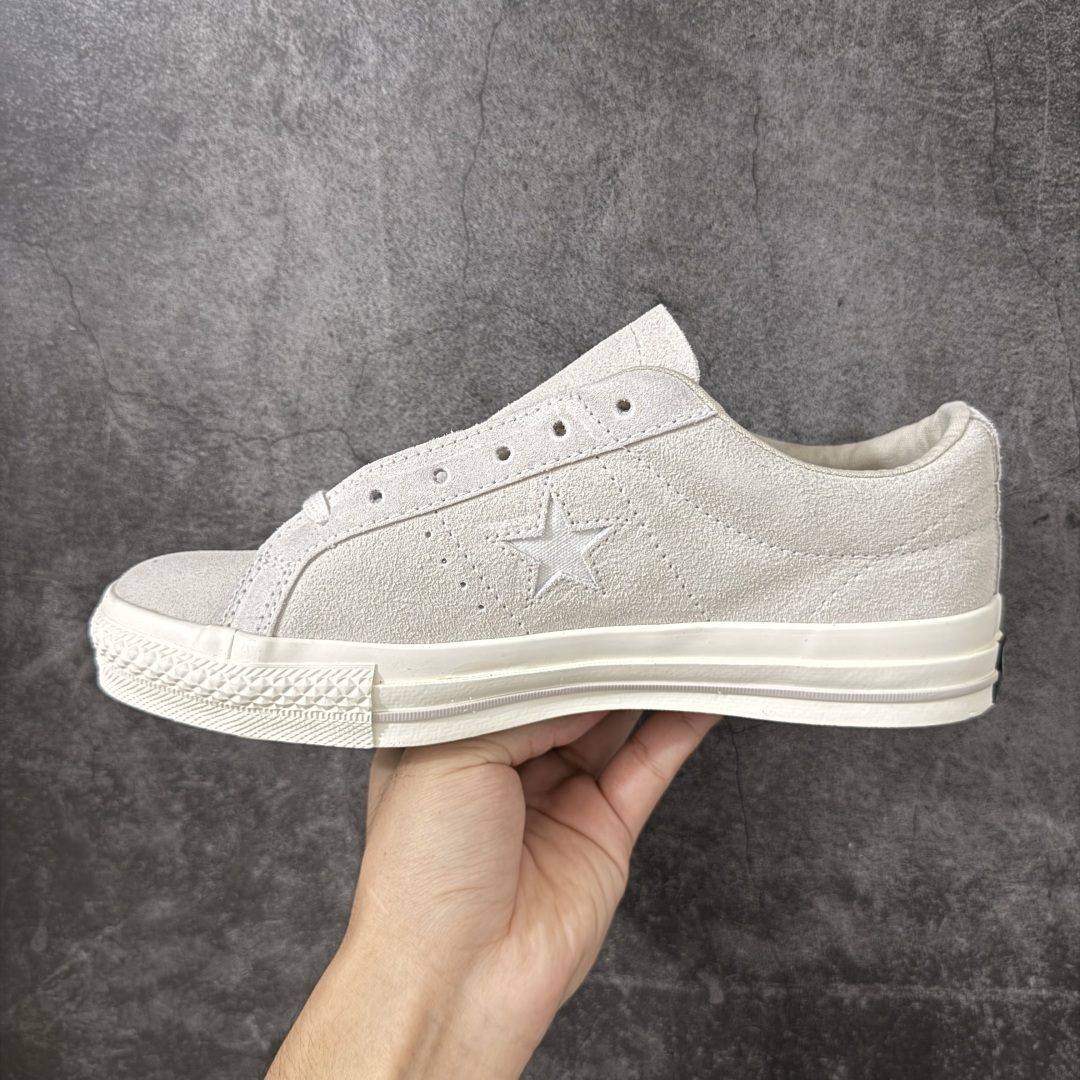 图片[2]-【公司级】Awake NY x Converse One Star Pro 匡威首度联手街头品牌 Awake NY，将纽约精神与朋克灵感融入到 One Star Pro中——这是近年来与纽约街头文化圈链接的经典之作。延续One Star坚持自我的精神，此次带来充满个性的三款不同配色的翻毛皮One Star Pro，搭配刺绣点缀的Awake NY标志性logo，加载经典One Star的设计细节与滑板鞋性能。 货号：A07144C 尺码：35 36 36.5 37 37.5 38 39 39.5 40 41 41.5 42 42.5 43 44-选品中心