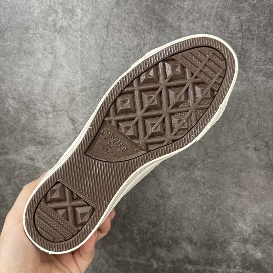 图片[9]-【公司级】Awake NY x Converse One Star Pro 匡威首度联手街头品牌 Awake NY，将纽约精神与朋克灵感融入到 One Star Pro中——这是近年来与纽约街头文化圈链接的经典之作。延续One Star坚持自我的精神，此次带来充满个性的三款不同配色的翻毛皮One Star Pro，搭配刺绣点缀的Awake NY标志性logo，加载经典One Star的设计细节与滑板鞋性能。 货号：A07144C 尺码：35 36 36.5 37 37.5 38 39 39.5 40 41 41.5 42 42.5 43 44-选品中心