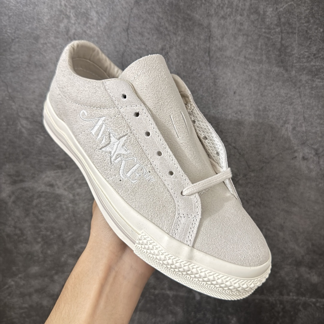 图片[3]-【公司级】Awake NY x Converse One Star Pro 匡威首度联手街头品牌 Awake NY，将纽约精神与朋克灵感融入到 One Star Pro中——这是近年来与纽约街头文化圈链接的经典之作。延续One Star坚持自我的精神，此次带来充满个性的三款不同配色的翻毛皮One Star Pro，搭配刺绣点缀的Awake NY标志性logo，加载经典One Star的设计细节与滑板鞋性能。 货号：A07144C 尺码：35 36 36.5 37 37.5 38 39 39.5 40 41 41.5 42 42.5 43 44-选品中心