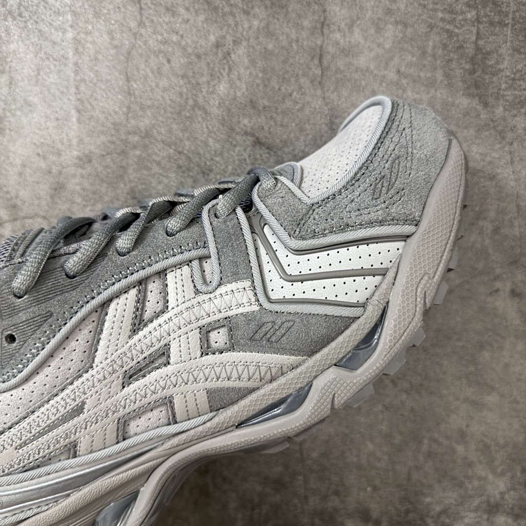 图片[6]-【纯原版本】TB x Kayano 14 联名 ASICS x Thom Browne x GEL-KAYANO 14 亚瑟士系列复古舒适织物合成革减震防滑耐磨低帮休闲跑步鞋 全新顶级纯原版本 原版采购1比1开发 配件齐 原装纸板楦头 独家私模五层组合大底 原厂定制缓震硅胶加持 原盒原配 官方四联吊牌 一比一同步原鞋工艺和用料 鞋面原厂“三明治”多层网布 区别其他同价版本 鞋垫采用原厂OrthoLite欧索莱材质 非普通海玻璃鞋垫 后跟一样采用了GEL缓震胶 整体系列设计非常的科技感 锻炼跑步的同时让你一样时尚百搭 尺码：36 37 37.5 38 39 39.5 40 40.5 41.5 42 42.5 43.5 44 44.5 45 46 47-选品中心