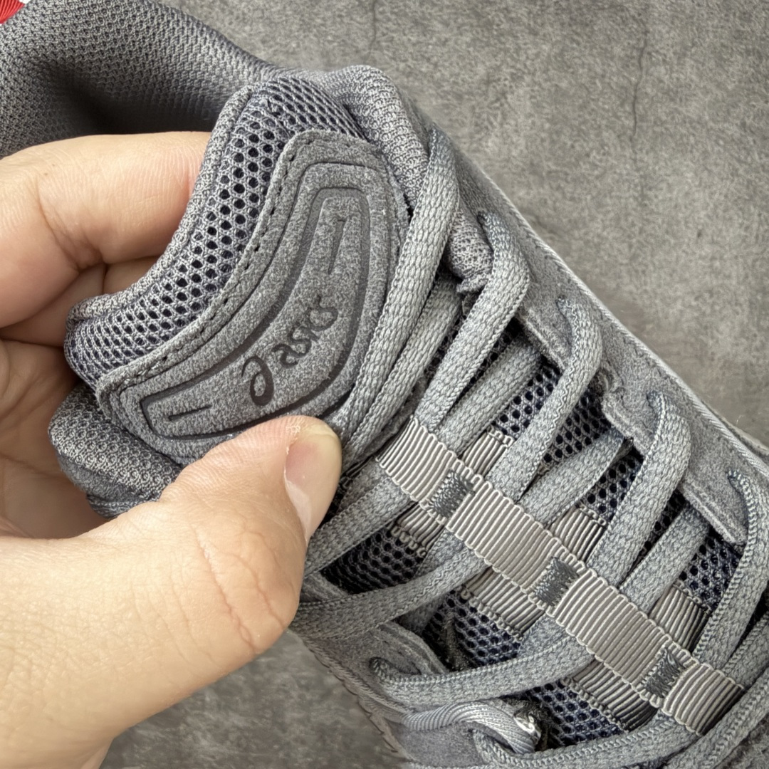 图片[6]-【纯原版本】TB x Kayano 14 联名 ASICS x Thom Browne x GEL-KAYANO 14 亚瑟士系列复古舒适织物合成革减震防滑耐磨低帮休闲跑步鞋 全新顶级纯原版本 原版采购1比1开发 配件齐 原装纸板楦头 独家私模五层组合大底 原厂定制缓震硅胶加持 原盒原配 官方四联吊牌 一比一同步原鞋工艺和用料 鞋面原厂“三明治”多层网布 区别其他同价版本 鞋垫采用原厂OrthoLite欧索莱材质 非普通海玻璃鞋垫 后跟一样采用了GEL缓震胶 整体系列设计非常的科技感 锻炼跑步的同时让你一样时尚百搭 尺码：36 37 37.5 38 39 39.5 40 40.5 41.5 42 42.5 43.5 44 44.5 45 46 47-选品中心