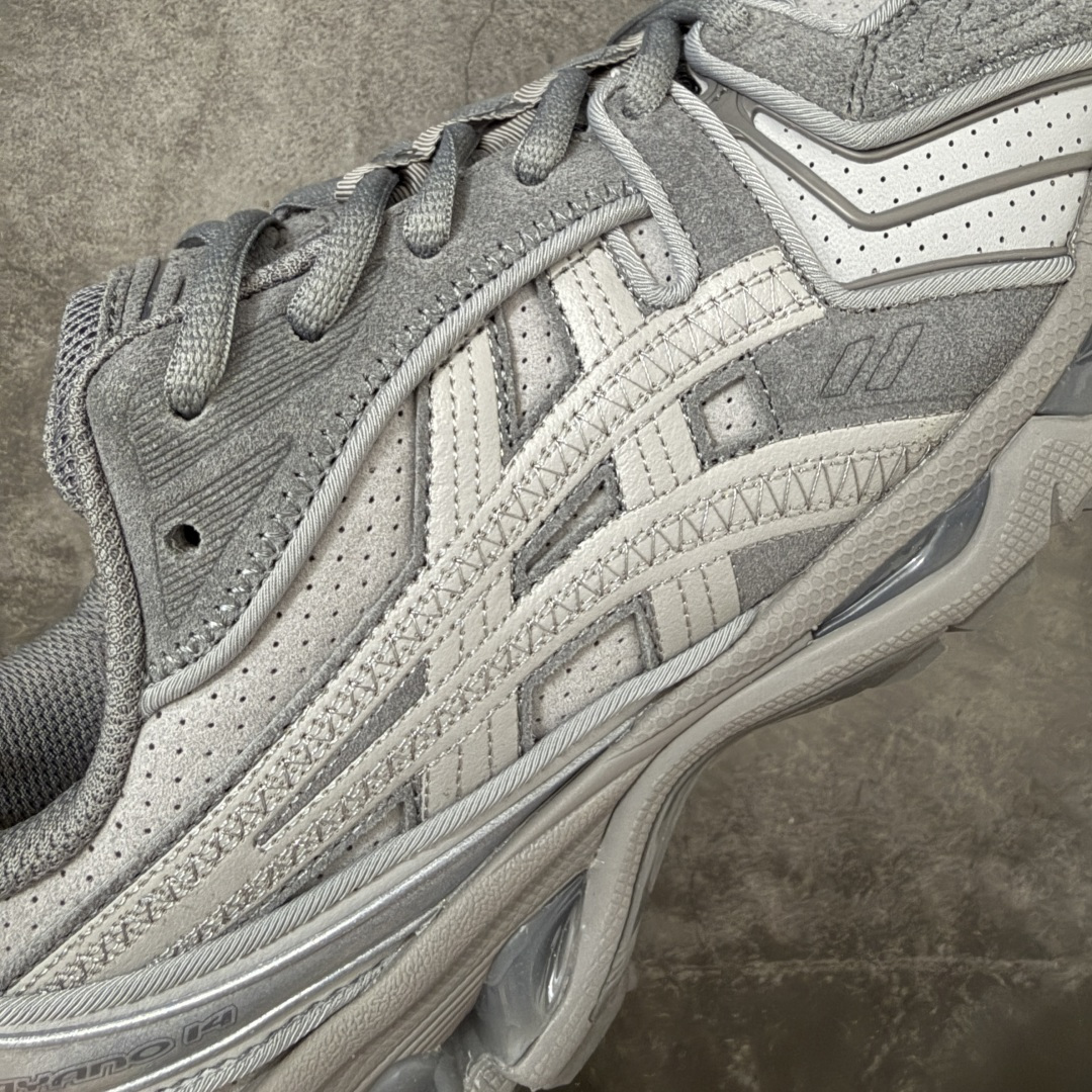 图片[4]-【纯原版本】TB x Kayano 14 联名 ASICS x Thom Browne x GEL-KAYANO 14 亚瑟士系列复古舒适织物合成革减震防滑耐磨低帮休闲跑步鞋 全新顶级纯原版本 原版采购1比1开发 配件齐 原装纸板楦头 独家私模五层组合大底 原厂定制缓震硅胶加持 原盒原配 官方四联吊牌 一比一同步原鞋工艺和用料 鞋面原厂“三明治”多层网布 区别其他同价版本 鞋垫采用原厂OrthoLite欧索莱材质 非普通海玻璃鞋垫 后跟一样采用了GEL缓震胶 整体系列设计非常的科技感 锻炼跑步的同时让你一样时尚百搭 尺码：36 37 37.5 38 39 39.5 40 40.5 41.5 42 42.5 43.5 44 44.5 45 46 47-选品中心