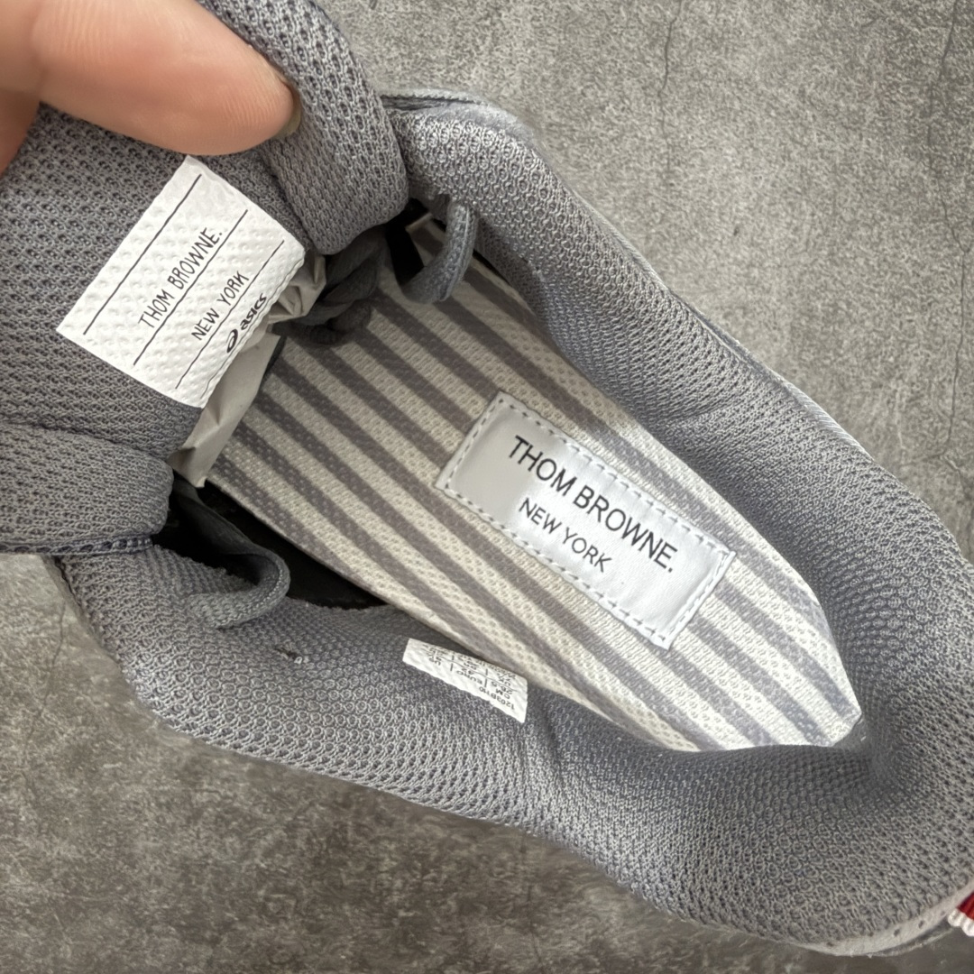 图片[7]-【纯原版本】TB x Kayano 14 联名 ASICS x Thom Browne x GEL-KAYANO 14 亚瑟士系列复古舒适织物合成革减震防滑耐磨低帮休闲跑步鞋 全新顶级纯原版本 原版采购1比1开发 配件齐 原装纸板楦头 独家私模五层组合大底 原厂定制缓震硅胶加持 原盒原配 官方四联吊牌 一比一同步原鞋工艺和用料 鞋面原厂“三明治”多层网布 区别其他同价版本 鞋垫采用原厂OrthoLite欧索莱材质 非普通海玻璃鞋垫 后跟一样采用了GEL缓震胶 整体系列设计非常的科技感 锻炼跑步的同时让你一样时尚百搭 尺码：36 37 37.5 38 39 39.5 40 40.5 41.5 42 42.5 43.5 44 44.5 45 46 47-选品中心