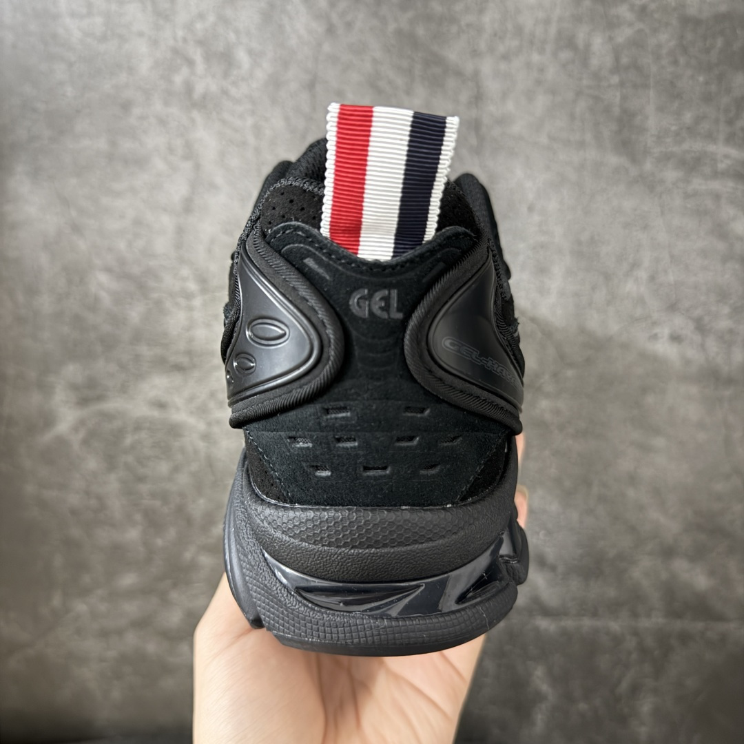 图片[4]-【纯原版本】TB x Kayano 14 联名 ASICS x Thom Browne x GEL-KAYANO 14 亚瑟士系列复古舒适织物合成革减震防滑耐磨低帮休闲跑步鞋 全新顶级纯原版本 原版采购1比1开发 配件齐 原装纸板楦头 独家私模五层组合大底 原厂定制缓震硅胶加持 原盒原配 官方四联吊牌 一比一同步原鞋工艺和用料 鞋面原厂“三明治”多层网布 区别其他同价版本 鞋垫采用原厂OrthoLite欧索莱材质 非普通海玻璃鞋垫 后跟一样采用了GEL缓震胶 整体系列设计非常的科技感 锻炼跑步的同时让你一样时尚百搭 尺码：36 37 37.5 38 39 39.5 40 40.5 41.5 42 42.5 43.5 44 44.5 45 46 47-选品中心
