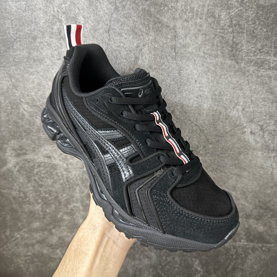 图片[3]-【纯原版本】TB x Kayano 14 联名 ASICS x Thom Browne x GEL-KAYANO 14 亚瑟士系列复古舒适织物合成革减震防滑耐磨低帮休闲跑步鞋 全新顶级纯原版本 原版采购1比1开发 配件齐 原装纸板楦头 独家私模五层组合大底 原厂定制缓震硅胶加持 原盒原配 官方四联吊牌 一比一同步原鞋工艺和用料 鞋面原厂“三明治”多层网布 区别其他同价版本 鞋垫采用原厂OrthoLite欧索莱材质 非普通海玻璃鞋垫 后跟一样采用了GEL缓震胶 整体系列设计非常的科技感 锻炼跑步的同时让你一样时尚百搭 尺码：36 37 37.5 38 39 39.5 40 40.5 41.5 42 42.5 43.5 44 44.5 45 46 47-选品中心