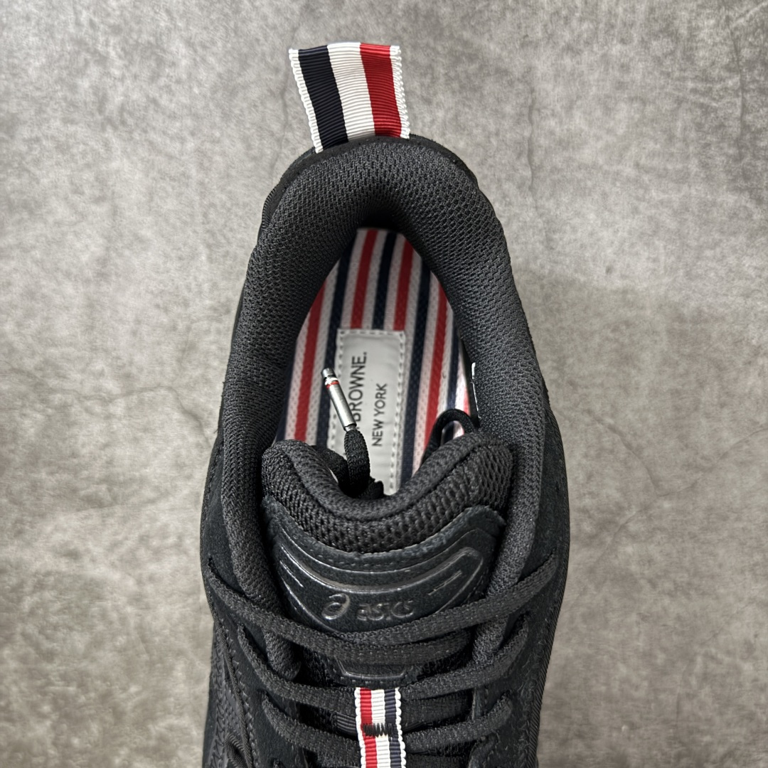 图片[8]-【纯原版本】TB x Kayano 14 联名 ASICS x Thom Browne x GEL-KAYANO 14 亚瑟士系列复古舒适织物合成革减震防滑耐磨低帮休闲跑步鞋 全新顶级纯原版本 原版采购1比1开发 配件齐 原装纸板楦头 独家私模五层组合大底 原厂定制缓震硅胶加持 原盒原配 官方四联吊牌 一比一同步原鞋工艺和用料 鞋面原厂“三明治”多层网布 区别其他同价版本 鞋垫采用原厂OrthoLite欧索莱材质 非普通海玻璃鞋垫 后跟一样采用了GEL缓震胶 整体系列设计非常的科技感 锻炼跑步的同时让你一样时尚百搭 尺码：36 37 37.5 38 39 39.5 40 40.5 41.5 42 42.5 43.5 44 44.5 45 46 47-选品中心