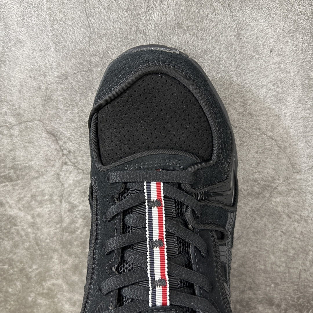 图片[5]-【纯原版本】TB x Kayano 14 联名 ASICS x Thom Browne x GEL-KAYANO 14 亚瑟士系列复古舒适织物合成革减震防滑耐磨低帮休闲跑步鞋 全新顶级纯原版本 原版采购1比1开发 配件齐 原装纸板楦头 独家私模五层组合大底 原厂定制缓震硅胶加持 原盒原配 官方四联吊牌 一比一同步原鞋工艺和用料 鞋面原厂“三明治”多层网布 区别其他同价版本 鞋垫采用原厂OrthoLite欧索莱材质 非普通海玻璃鞋垫 后跟一样采用了GEL缓震胶 整体系列设计非常的科技感 锻炼跑步的同时让你一样时尚百搭 尺码：36 37 37.5 38 39 39.5 40 40.5 41.5 42 42.5 43.5 44 44.5 45 46 47-选品中心