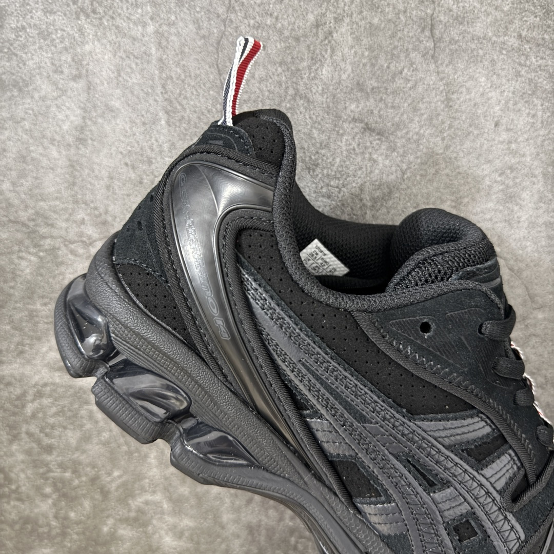 图片[7]-【纯原版本】TB x Kayano 14 联名 ASICS x Thom Browne x GEL-KAYANO 14 亚瑟士系列复古舒适织物合成革减震防滑耐磨低帮休闲跑步鞋 全新顶级纯原版本 原版采购1比1开发 配件齐 原装纸板楦头 独家私模五层组合大底 原厂定制缓震硅胶加持 原盒原配 官方四联吊牌 一比一同步原鞋工艺和用料 鞋面原厂“三明治”多层网布 区别其他同价版本 鞋垫采用原厂OrthoLite欧索莱材质 非普通海玻璃鞋垫 后跟一样采用了GEL缓震胶 整体系列设计非常的科技感 锻炼跑步的同时让你一样时尚百搭 尺码：36 37 37.5 38 39 39.5 40 40.5 41.5 42 42.5 43.5 44 44.5 45 46 47-选品中心