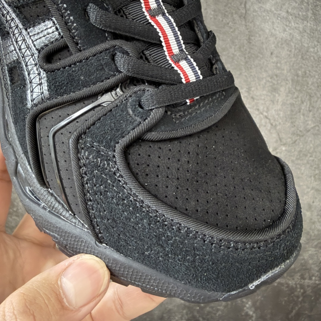 图片[5]-【纯原版本】TB x Kayano 14 联名 ASICS x Thom Browne x GEL-KAYANO 14 亚瑟士系列复古舒适织物合成革减震防滑耐磨低帮休闲跑步鞋 全新顶级纯原版本 原版采购1比1开发 配件齐 原装纸板楦头 独家私模五层组合大底 原厂定制缓震硅胶加持 原盒原配 官方四联吊牌 一比一同步原鞋工艺和用料 鞋面原厂“三明治”多层网布 区别其他同价版本 鞋垫采用原厂OrthoLite欧索莱材质 非普通海玻璃鞋垫 后跟一样采用了GEL缓震胶 整体系列设计非常的科技感 锻炼跑步的同时让你一样时尚百搭 尺码：36 37 37.5 38 39 39.5 40 40.5 41.5 42 42.5 43.5 44 44.5 45 46 47-选品中心