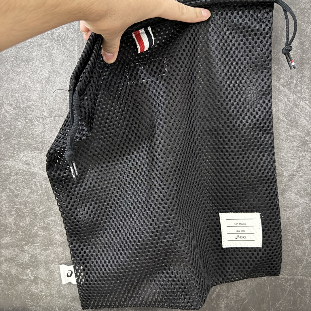 图片[10]-【纯原版本】TB x Kayano 14 联名 ASICS x Thom Browne x GEL-KAYANO 14 亚瑟士系列复古舒适织物合成革减震防滑耐磨低帮休闲跑步鞋 全新顶级纯原版本 原版采购1比1开发 配件齐 原装纸板楦头 独家私模五层组合大底 原厂定制缓震硅胶加持 原盒原配 官方四联吊牌 一比一同步原鞋工艺和用料 鞋面原厂“三明治”多层网布 区别其他同价版本 鞋垫采用原厂OrthoLite欧索莱材质 非普通海玻璃鞋垫 后跟一样采用了GEL缓震胶 整体系列设计非常的科技感 锻炼跑步的同时让你一样时尚百搭 尺码：36 37 37.5 38 39 39.5 40 40.5 41.5 42 42.5 43.5 44 44.5 45 46 47-选品中心