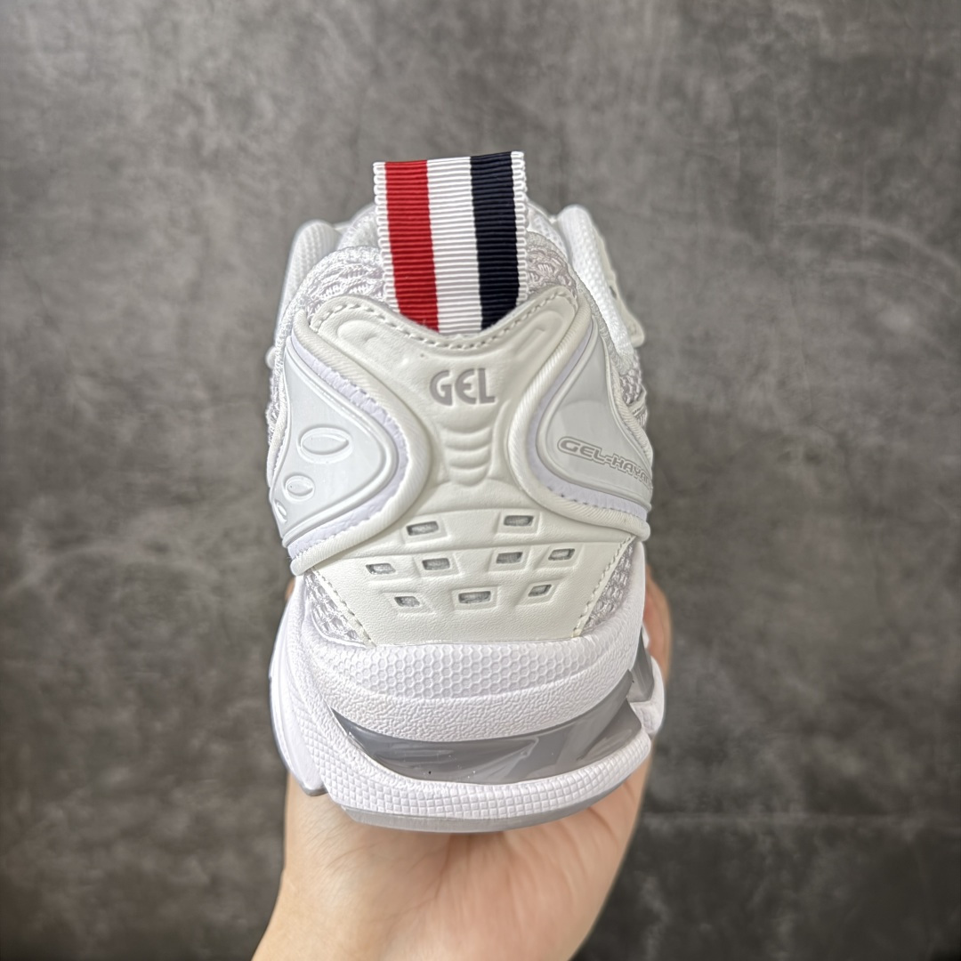 图片[4]-【纯原版本】TB x Kayano 14 联名 ASICS x Thom Browne x GEL-KAYANO 14 亚瑟士系列复古舒适织物合成革减震防滑耐磨低帮休闲跑步鞋 全新顶级纯原版本 原版采购1比1开发 配件齐 原装纸板楦头 独家私模五层组合大底 原厂定制缓震硅胶加持 原盒原配 官方四联吊牌 一比一同步原鞋工艺和用料 鞋面原厂“三明治”多层网布 区别其他同价版本 鞋垫采用原厂OrthoLite欧索莱材质 非普通海玻璃鞋垫 后跟一样采用了GEL缓震胶 整体系列设计非常的科技感 锻炼跑步的同时让你一样时尚百搭 尺码：36 37 37.5 38 39 39.5 40 40.5 41.5 42 42.5 43.5 44 44.5 45 46 47-选品中心