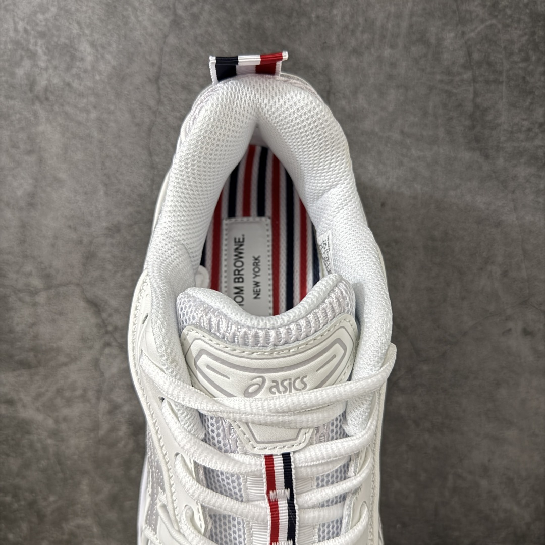图片[8]-【纯原版本】TB x Kayano 14 联名 ASICS x Thom Browne x GEL-KAYANO 14 亚瑟士系列复古舒适织物合成革减震防滑耐磨低帮休闲跑步鞋 全新顶级纯原版本 原版采购1比1开发 配件齐 原装纸板楦头 独家私模五层组合大底 原厂定制缓震硅胶加持 原盒原配 官方四联吊牌 一比一同步原鞋工艺和用料 鞋面原厂“三明治”多层网布 区别其他同价版本 鞋垫采用原厂OrthoLite欧索莱材质 非普通海玻璃鞋垫 后跟一样采用了GEL缓震胶 整体系列设计非常的科技感 锻炼跑步的同时让你一样时尚百搭 尺码：36 37 37.5 38 39 39.5 40 40.5 41.5 42 42.5 43.5 44 44.5 45 46 47-选品中心
