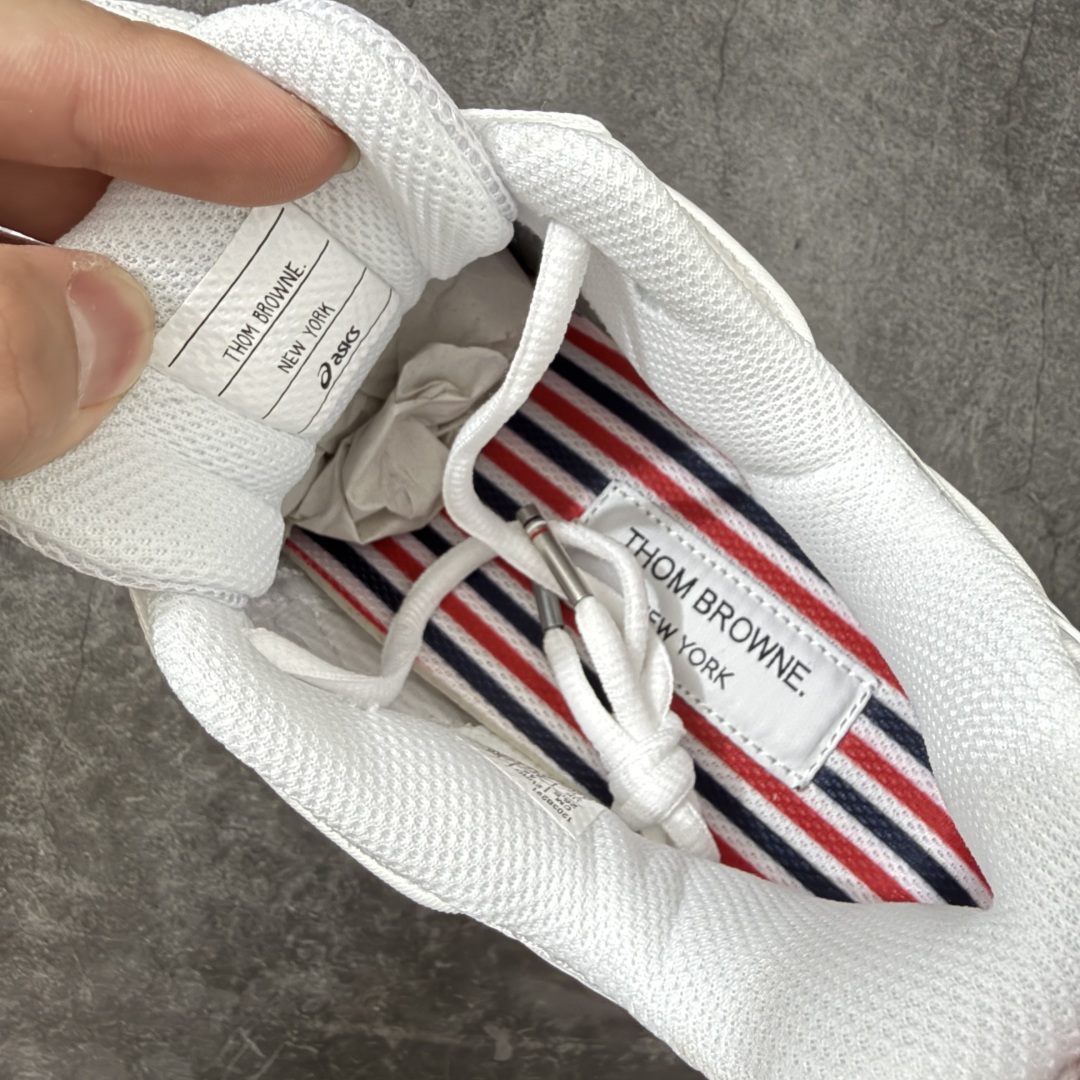 图片[7]-【纯原版本】TB x Kayano 14 联名 ASICS x Thom Browne x GEL-KAYANO 14 亚瑟士系列复古舒适织物合成革减震防滑耐磨低帮休闲跑步鞋 全新顶级纯原版本 原版采购1比1开发 配件齐 原装纸板楦头 独家私模五层组合大底 原厂定制缓震硅胶加持 原盒原配 官方四联吊牌 一比一同步原鞋工艺和用料 鞋面原厂“三明治”多层网布 区别其他同价版本 鞋垫采用原厂OrthoLite欧索莱材质 非普通海玻璃鞋垫 后跟一样采用了GEL缓震胶 整体系列设计非常的科技感 锻炼跑步的同时让你一样时尚百搭 尺码：36 37 37.5 38 39 39.5 40 40.5 41.5 42 42.5 43.5 44 44.5 45 46 47-选品中心