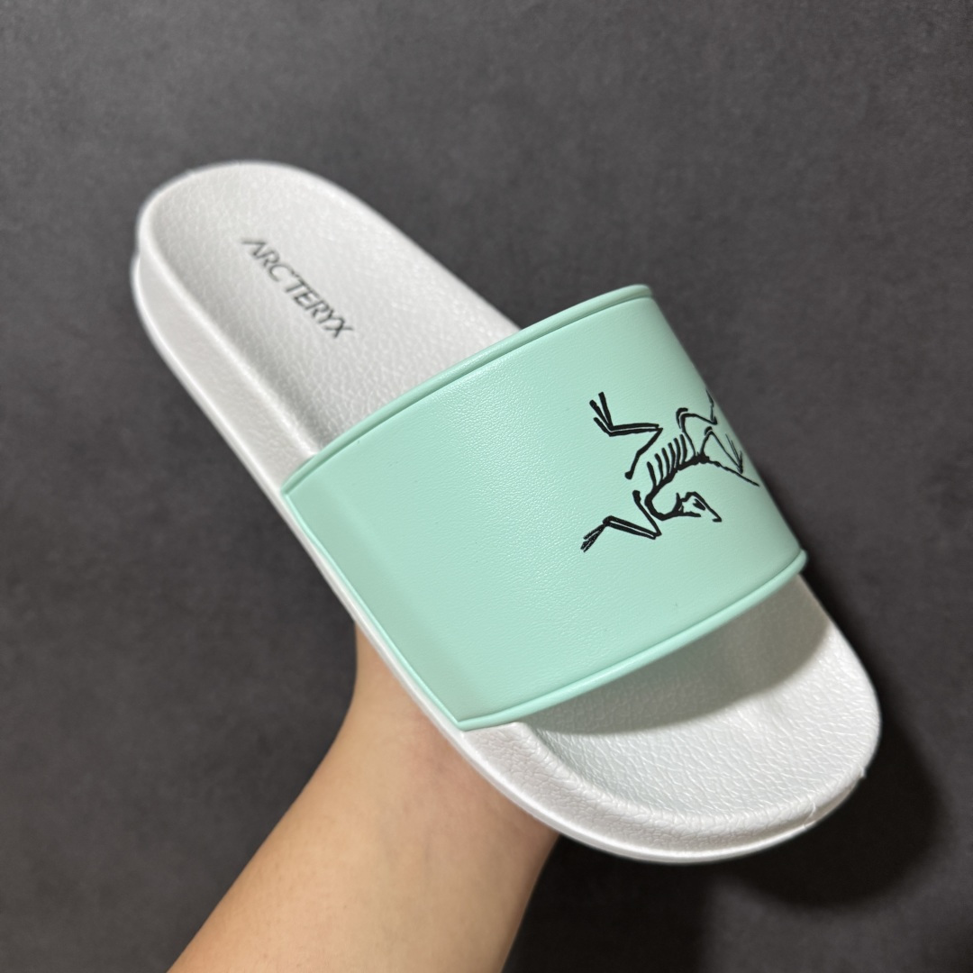 Arcteryx Slipper PRO M 始祖鸟一字拖鞋 泼墨街头潮牌沙滩拖鞋 中底设计提供更佳支撑和舒适感受 一片 Arcteryx Slipper PRO M 始祖鸟一字拖鞋 泼墨街头潮牌沙滩拖鞋 中底设计提供更佳支撑和舒适感受 一片