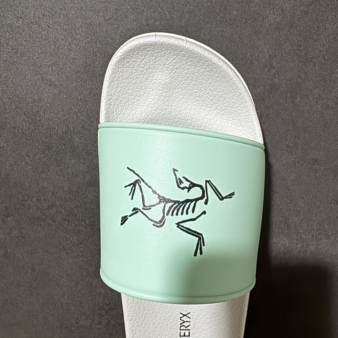 Arcteryx Slipper PRO M 始祖鸟一字拖鞋 泼墨街头潮牌沙滩拖鞋 中底设计提供更佳支撑和舒适感受 一片 Arcteryx Slipper PRO M 始祖鸟一字拖鞋 泼墨街头潮牌沙滩拖鞋 中底设计提供更佳支撑和舒适感受 一片