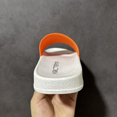 Arcteryx Slipper PRO M 始祖鸟一字拖鞋 泼墨街头潮牌沙滩拖鞋 中底设计提供更佳支撑和舒适感受 一片 Arcteryx Slipper PRO M 始祖鸟一字拖鞋 泼墨街头潮牌沙滩拖鞋 中底设计提供更佳支撑和舒适感受 一片