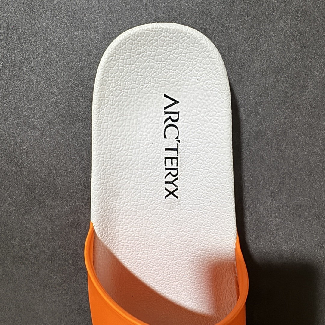 Arcteryx Slipper PRO M 始祖鸟一字拖鞋 泼墨街头潮牌沙滩拖鞋 中底设计提供更佳支撑和舒适感受 一片 Arcteryx Slipper PRO M 始祖鸟一字拖鞋 泼墨街头潮牌沙滩拖鞋 中底设计提供更佳支撑和舒适感受 一片
