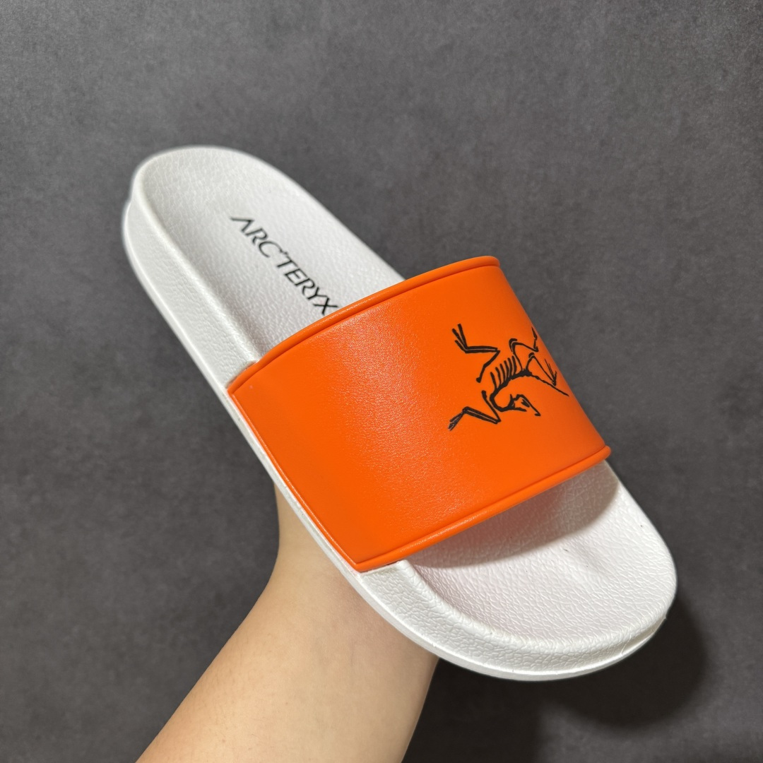 Arcteryx Slipper PRO M 始祖鸟一字拖鞋 泼墨街头潮牌沙滩拖鞋 中底设计提供更佳支撑和舒适感受 一片 Arcteryx Slipper PRO M 始祖鸟一字拖鞋 泼墨街头潮牌沙滩拖鞋 中底设计提供更佳支撑和舒适感受 一片