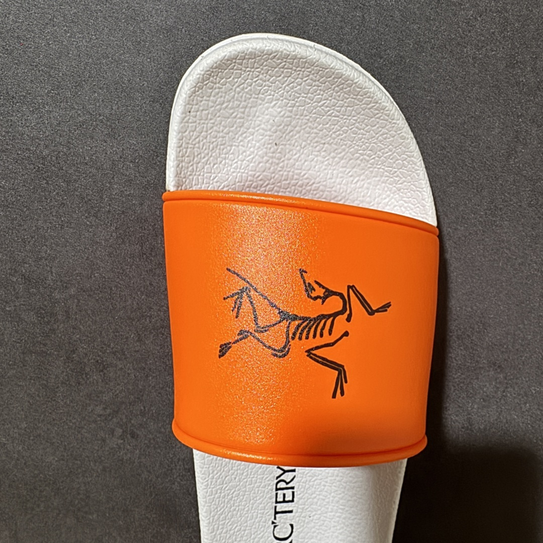 Arcteryx Slipper PRO M 始祖鸟一字拖鞋 泼墨街头潮牌沙滩拖鞋 中底设计提供更佳支撑和舒适感受 一片 Arcteryx Slipper PRO M 始祖鸟一字拖鞋 泼墨街头潮牌沙滩拖鞋 中底设计提供更佳支撑和舒适感受 一片