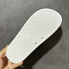 Arcteryx Slipper PRO M 始祖鸟一字拖鞋 泼墨街头潮牌沙滩拖鞋 中底设计提供更佳支撑和舒适感受 一片 Arcteryx Slipper PRO M 始祖鸟一字拖鞋 泼墨街头潮牌沙滩拖鞋 中底设计提供更佳支撑和舒适感受 一片