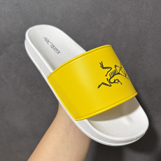 Arcteryx Slipper PRO M 始祖鸟一字拖鞋 泼墨街头潮牌沙滩拖鞋 中底设计提供更佳支撑和舒适感受 一片 Arcteryx Slipper PRO M 始祖鸟一字拖鞋 泼墨街头潮牌沙滩拖鞋 中底设计提供更佳支撑和舒适感受 一片