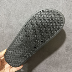 Arcteryx Slipper PRO M 始祖鸟一字拖鞋 泼墨街头潮牌沙滩拖鞋 中底设计提供更佳支撑和舒适感受 一片 Arcteryx Slipper PRO M 始祖鸟一字拖鞋 泼墨街头潮牌沙滩拖鞋 中底设计提供更佳支撑和舒适感受 一片
