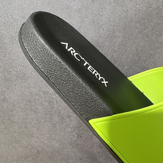 Arcteryx Slipper PRO M 始祖鸟一字拖鞋 泼墨街头潮牌沙滩拖鞋 中底设计提供更佳支撑和舒适感受 一片 Arcteryx Slipper PRO M 始祖鸟一字拖鞋 泼墨街头潮牌沙滩拖鞋 中底设计提供更佳支撑和舒适感受 一片