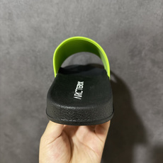 Arcteryx Slipper PRO M 始祖鸟一字拖鞋 泼墨街头潮牌沙滩拖鞋 中底设计提供更佳支撑和舒适感受 一片 Arcteryx Slipper PRO M 始祖鸟一字拖鞋 泼墨街头潮牌沙滩拖鞋 中底设计提供更佳支撑和舒适感受 一片