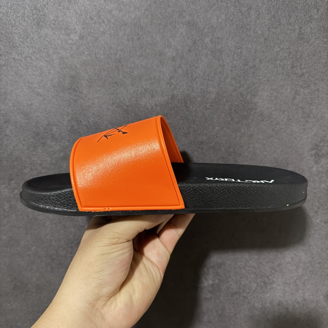 Arcteryx Slipper PRO M 始祖鸟一字拖鞋 泼墨街头潮牌沙滩拖鞋 中底设计提供更佳支撑和舒适感受 一片 Arcteryx Slipper PRO M 始祖鸟一字拖鞋 泼墨街头潮牌沙滩拖鞋 中底设计提供更佳支撑和舒适感受 一片