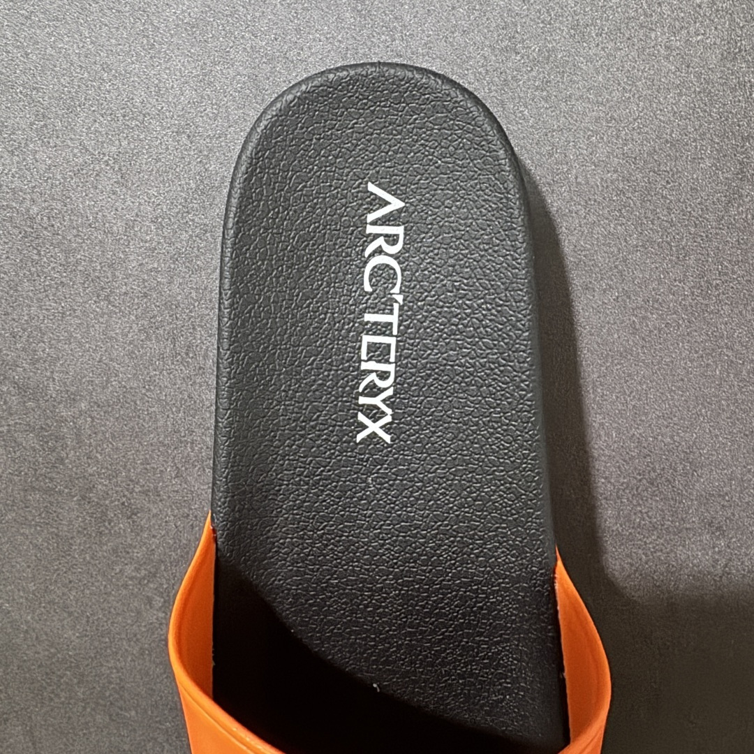 Arcteryx Slipper PRO M 始祖鸟一字拖鞋 泼墨街头潮牌沙滩拖鞋 中底设计提供更佳支撑和舒适感受 一片 Arcteryx Slipper PRO M 始祖鸟一字拖鞋 泼墨街头潮牌沙滩拖鞋 中底设计提供更佳支撑和舒适感受 一片