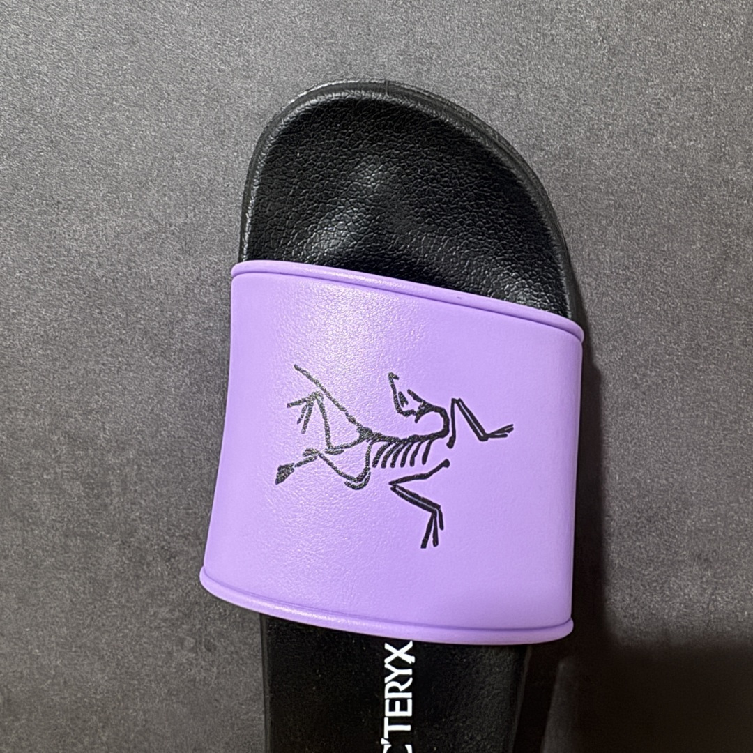 Arcteryx Slipper PRO M 始祖鸟一字拖鞋 泼墨街头潮牌沙滩拖鞋 中底设计提供更佳支撑和舒适感受 一片 Arcteryx Slipper PRO M 始祖鸟一字拖鞋 泼墨街头潮牌沙滩拖鞋 中底设计提供更佳支撑和舒适感受 一片