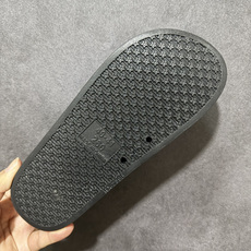 Arcteryx Slipper PRO M 始祖鸟一字拖鞋 泼墨街头潮牌沙滩拖鞋 中底设计提供更佳支撑和舒适感受 一片 Arcteryx Slipper PRO M 始祖鸟一字拖鞋 泼墨街头潮牌沙滩拖鞋 中底设计提供更佳支撑和舒适感受 一片