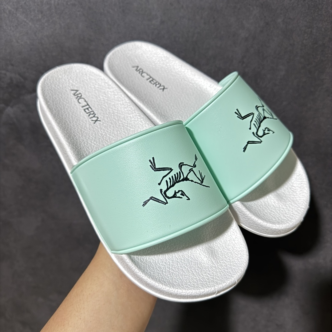 Arcteryx Slipper PRO M 始祖鸟一字拖鞋 泼墨街头潮牌沙滩拖鞋 中底设计提供更佳支撑和舒适感受 一片 Arcteryx Slipper PRO M 始祖鸟一字拖鞋 泼墨街头潮牌沙滩拖鞋 中底设计提供更佳支撑和舒适感受 一片