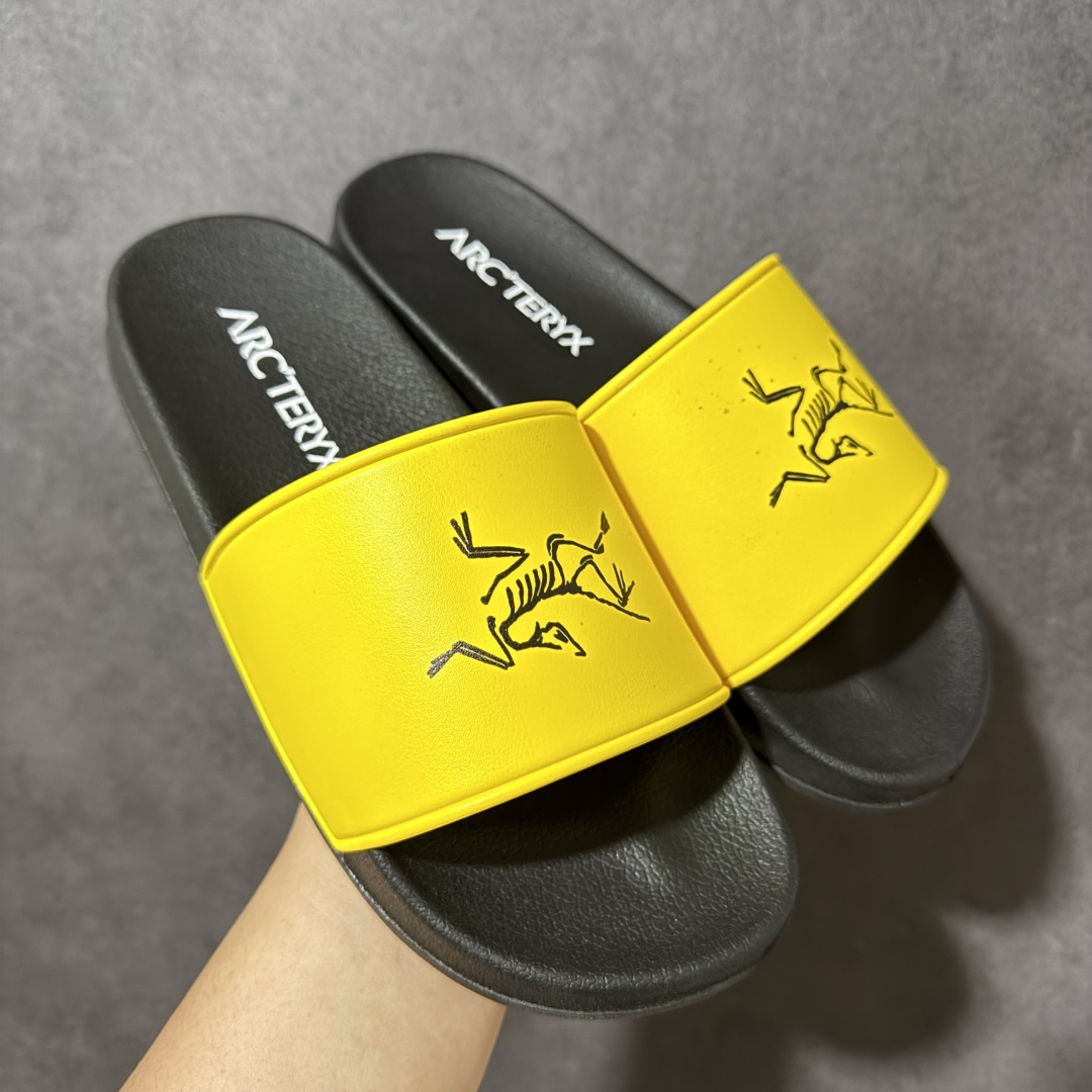 Arcteryx Slipper PRO M 始祖鸟一字拖鞋 泼墨街头潮牌沙滩拖鞋 中底设计提供更佳支撑和舒适感受 一片 Arcteryx Slipper PRO M 始祖鸟一字拖鞋 泼墨街头潮牌沙滩拖鞋 中底设计提供更佳支撑和舒适感受 一片