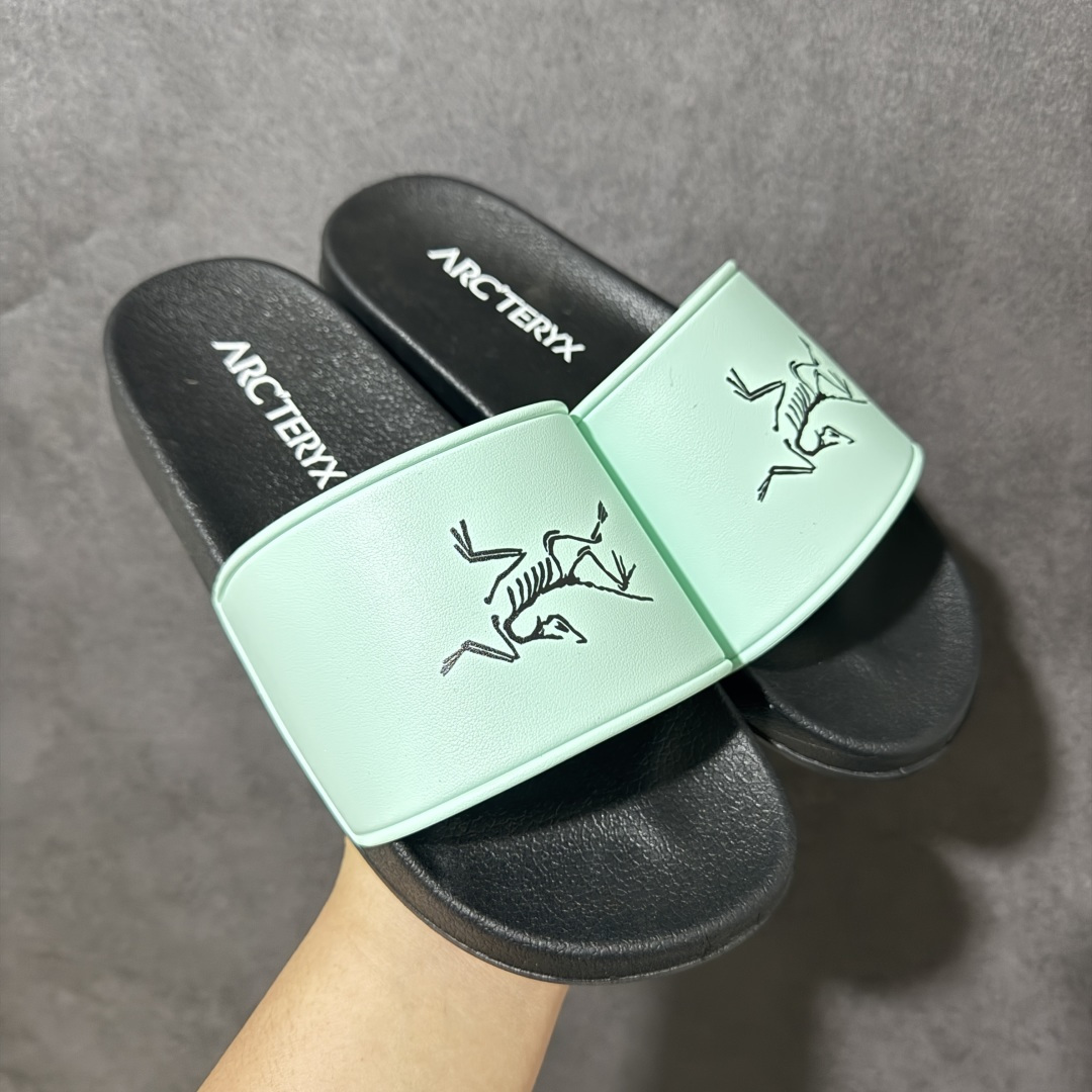 Arcteryx Slipper PRO M 始祖鸟一字拖鞋 泼墨街头潮牌沙滩拖鞋 中底设计提供更佳支撑和舒适感受 一片 Arcteryx Slipper PRO M 始祖鸟一字拖鞋 泼墨街头潮牌沙滩拖鞋 中底设计提供更佳支撑和舒适感受 一片